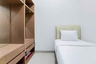 Bilik Tidur 4 Homey and Good 2BR at Parkland Avenue Apartment By Travelio