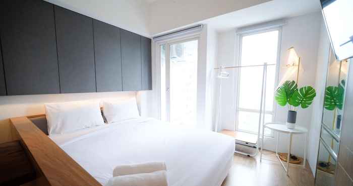 Bedroom Homey and Enjoy Studio at Orchard Supermall Mansion Apartment By Travelio