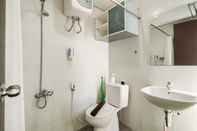 In-room Bathroom Comfy and Strategic Studio at Skyland City Jatinangor Apartment By Travelio