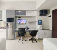 Bedroom 6 Comfy and Strategic Studio at Skyland City Jatinangor Apartment By Travelio
