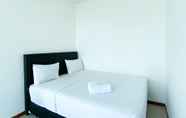 Kamar Tidur 2 Comfortable and New Furnished 2BR Green Bay Condominium Apartment By Travelio