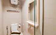 Toilet Kamar 5 Modern and Homey Studio at Tree Park City Cikokol Apartment By Travelio