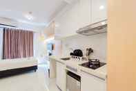 Common Space Relaxing and Nice Studio at Sky House Alam Sutera Apartment By Travelio