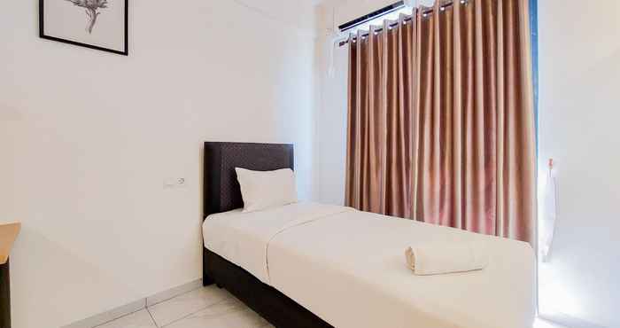 Bedroom Relaxing and Nice Studio at Sky House Alam Sutera Apartment By Travelio