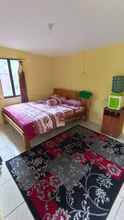 Bedroom 4 Bukit Senyum Cottage & Villa