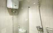 In-room Bathroom 6 Cozy and Warm Studio at Vasanta Innopark Apartment By Travelio