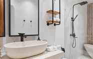 In-room Bathroom 7 Alicante Villa by Hombali