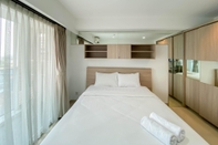 Kamar Tidur Nice and Homey Studio Tamansari The Hive Apartment By Travelio