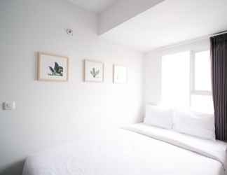 Kamar Tidur 2 New and Compact 2BR Apartment at Suncity Residence By Travelio
