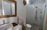 In-room Bathroom 7 Villa Aditya
