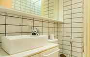 In-room Bathroom 6 Modern Look and Comfy 2BR Northland Ancol Apartment By Travelio