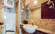 In-room Bathroom 6 Homey and Nice 3BR Galeri Ciumbuleuit 1 Apartment By Travelio