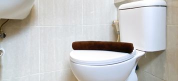 客房内浴室 5 Comfort Stay 2BR Apartment at Meikarta By Travelio