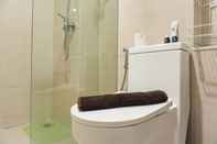 In-room Bathroom Nice and Strategic Studio Apartment at Daan Mogot City By Travelio