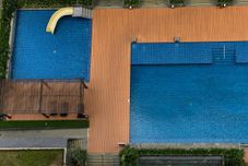 Swimming Pool Nice and Strategic Studio Apartment at Daan Mogot City By Travelio