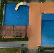 Swimming Pool 5 Nice and Strategic Studio Apartment at Daan Mogot City By Travelio