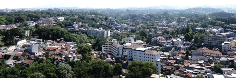 Lobby Cozy and Homey 2BR Apartment at Parahyangan Residence By Travelio