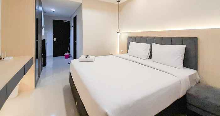 Kamar Tidur Comfortable and Modern Look Studio at Patraland Amarta Apartment By Travelio