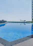 SWIMMING_POOL Cozy Stay and Enjoy Studio at Collins Boulevard Apartment By Travelio