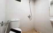 In-room Bathroom 7 Nice and Minimalist 2BR Apartment at Royal Makassar By Travelio