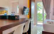 Ruang untuk Umum 5 Homey and Well Design Studio Signature Park Grande Apartment By Travelio