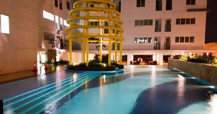 Swimming Pool Cozy and Modern Design 2BR Bassura City Apartment near Mall By Travelio