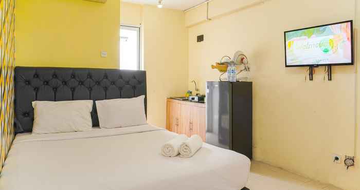 Bedroom Homey and Best Deal Studio Bassura City Apartment By Travelio