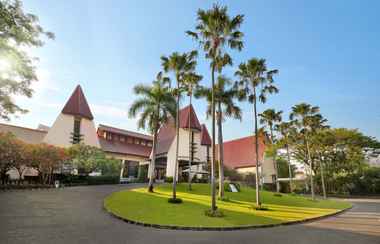 Exterior 2 Grand Tropic Suites Hotel Surabaya