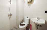 Toilet Kamar 5 Brand New 2BR Gateway Pasteur Apartment By Travelio