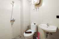 Toilet Kamar Brand New 2BR Gateway Pasteur Apartment By Travelio