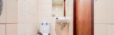 Toilet Kamar 3 Best Choice Studio at Vida View Makassar Apartment By Travelio