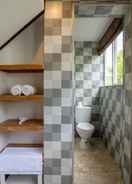 BATHROOM Lolo Apartment by Hombali