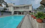 Swimming Pool 2 RedDoorz Resort Syariah @ Rancakalong Sumedang