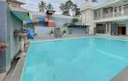 Swimming Pool 7 RedDoorz Resort Syariah @ Rancakalong Sumedang