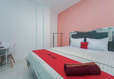 Kamar Tidur RedDoorz Syariah @ MN One Cempaka Putih