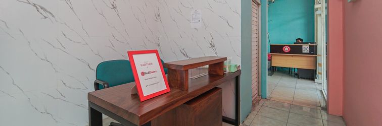 Lobby RedDoorz near Universitas YARSI