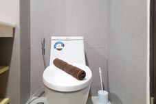 In-room Bathroom Cozy and Great Deal Studio Patraland Amarta Apartment By Travelio