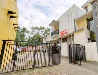 Exterior 2 RedDoorz near Plaza Araya Malang