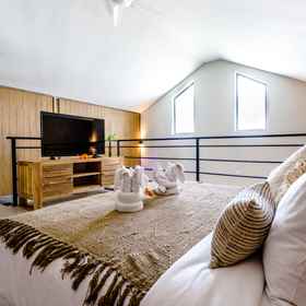 Bedroom 1 Hombali의 Ambara 1C 로프트, Bocami Suites By Azure 호텔