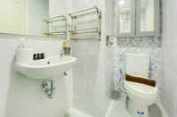 Toilet Kamar Serene Stay Studio Apartment Tokyo Riverside PIK 2 By Travelio