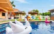 สระว่ายน้ำ 2 Orange House Pool Villa Pattaya