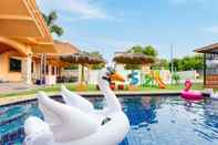 Swimming Pool Orange House Pool Villa Pattaya