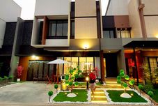 外部的 Jun's Villa Tangerang 4BR Luxury Aesthetic & Homey