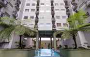 Swimming Pool 4 Cozy Style Studio Room Apartment at Grand Asia Afrika By Travelio
