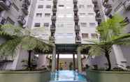 Kolam Renang 4 Cozy Style Studio Room Apartment at Grand Asia Afrika By Travelio