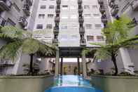 Kolam Renang Cozy Style Studio Room Apartment at Grand Asia Afrika By Travelio