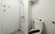 Toilet Kamar 3 Cozy Style Studio Room Apartment at Grand Asia Afrika By Travelio