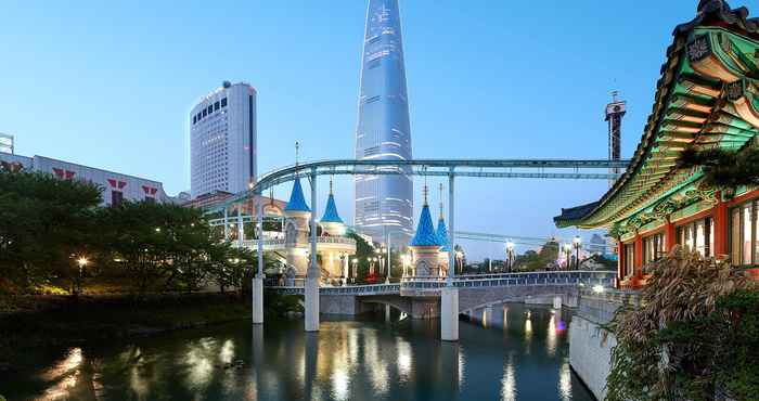 ภายนอกอาคาร Lotte Hotel World