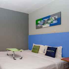 Bedroom 1 Urbanview Hotel Syariah Prambanan, Abhayagiri Restaurant Hotels