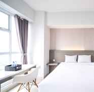 Kamar Tidur 3 Best Studio Apartment at Taman Melati Surabaya By Travelio